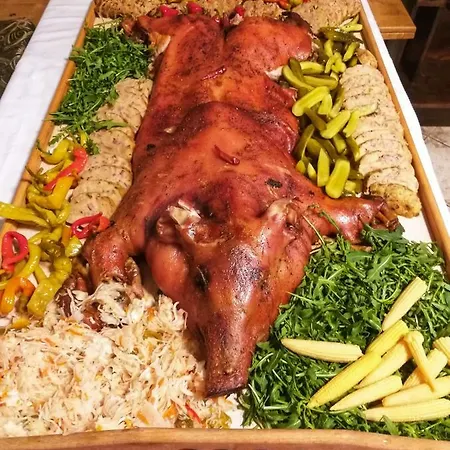 Rudolf Nocľah s raňajkami 2*